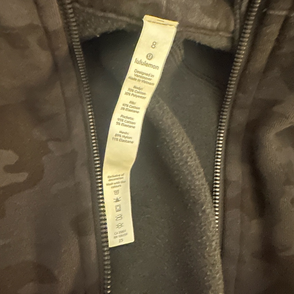 lululemon athletica Scuba Hoodie: Black Camo Print (Size 8) - Picture 3 of 4
